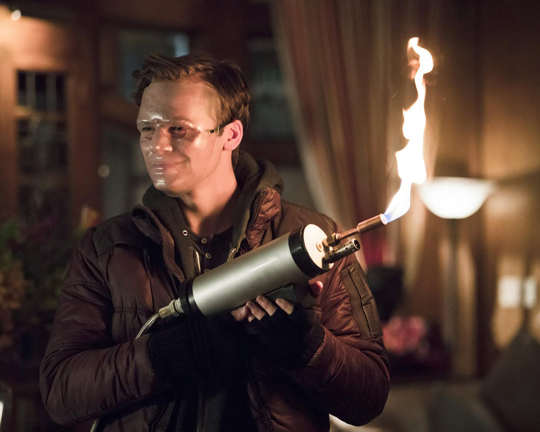 Alexander Calvert Autograph - Arrow