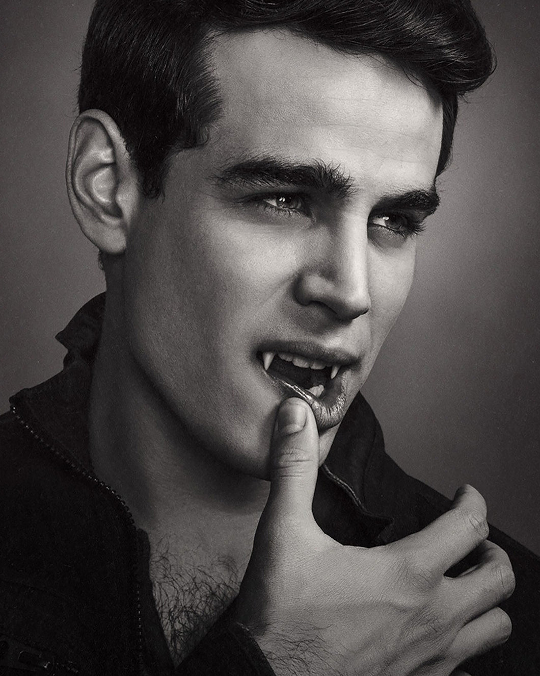 Alberto Rosende Autograph - Shadowhunters